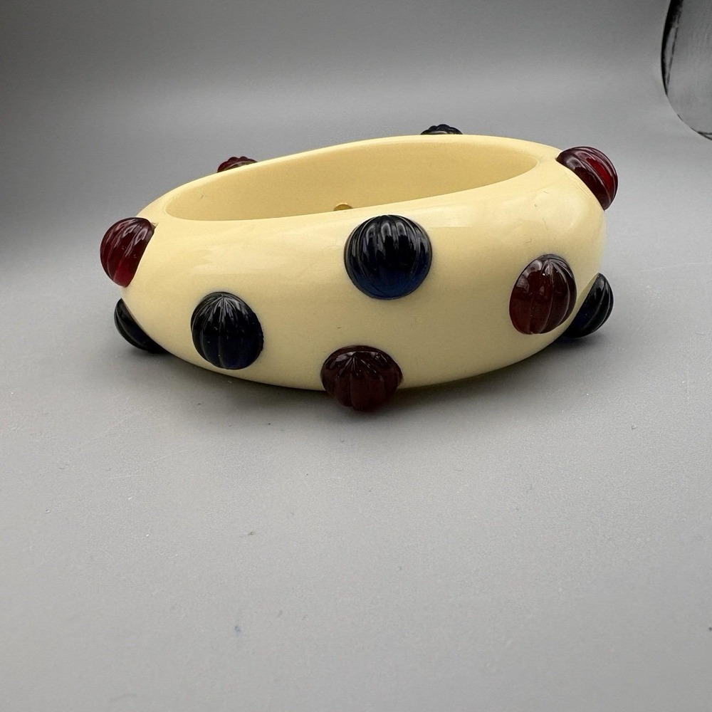 Vintage Kenneth J Lane KJL Chunky Bracelet Bangle Gripoix Stones Cream Blue Red - Picture 14 of 16
